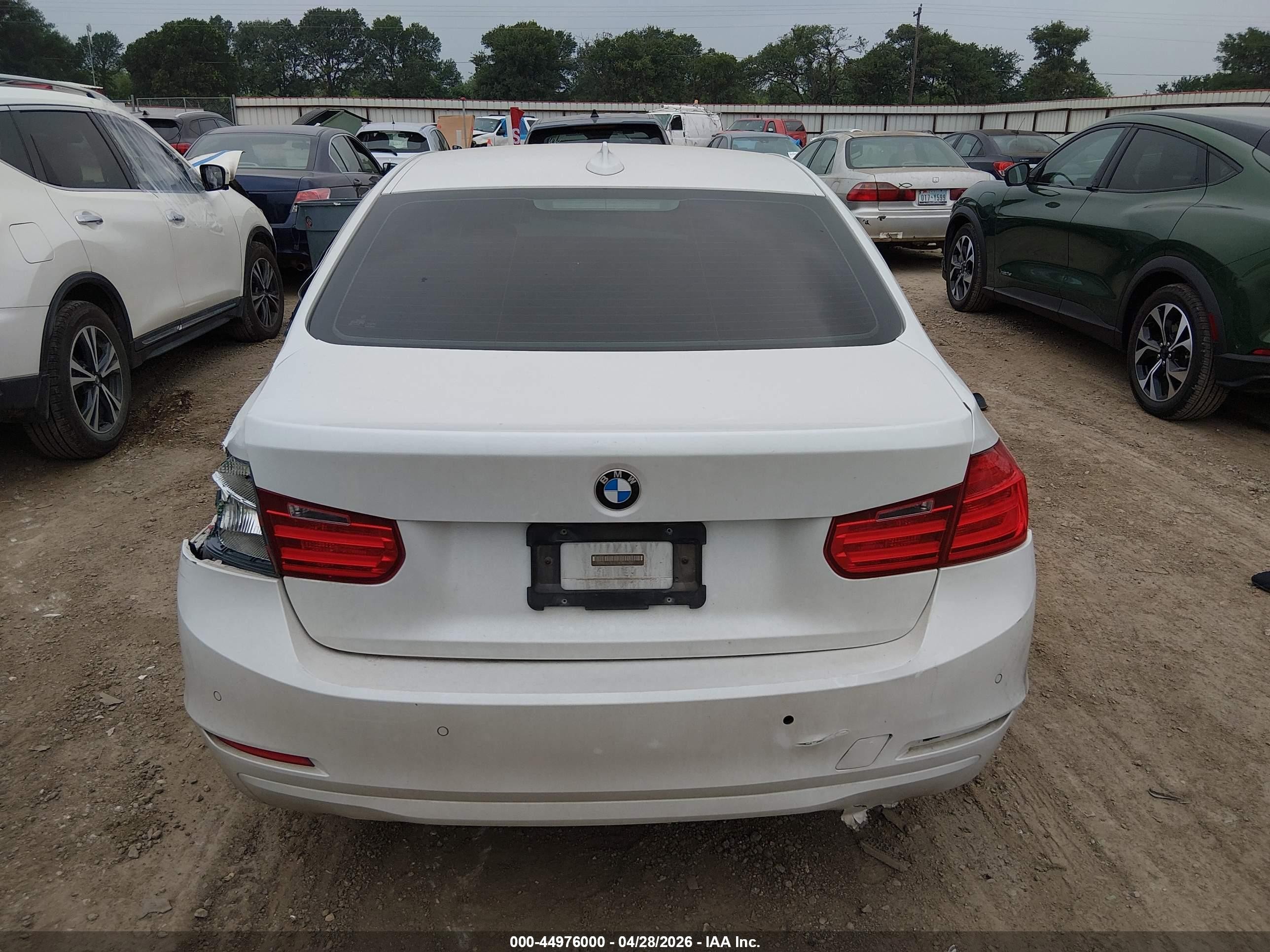 2015 BMW 328I VIN: WBA3A5G59FNP35285 Lot: 44976000