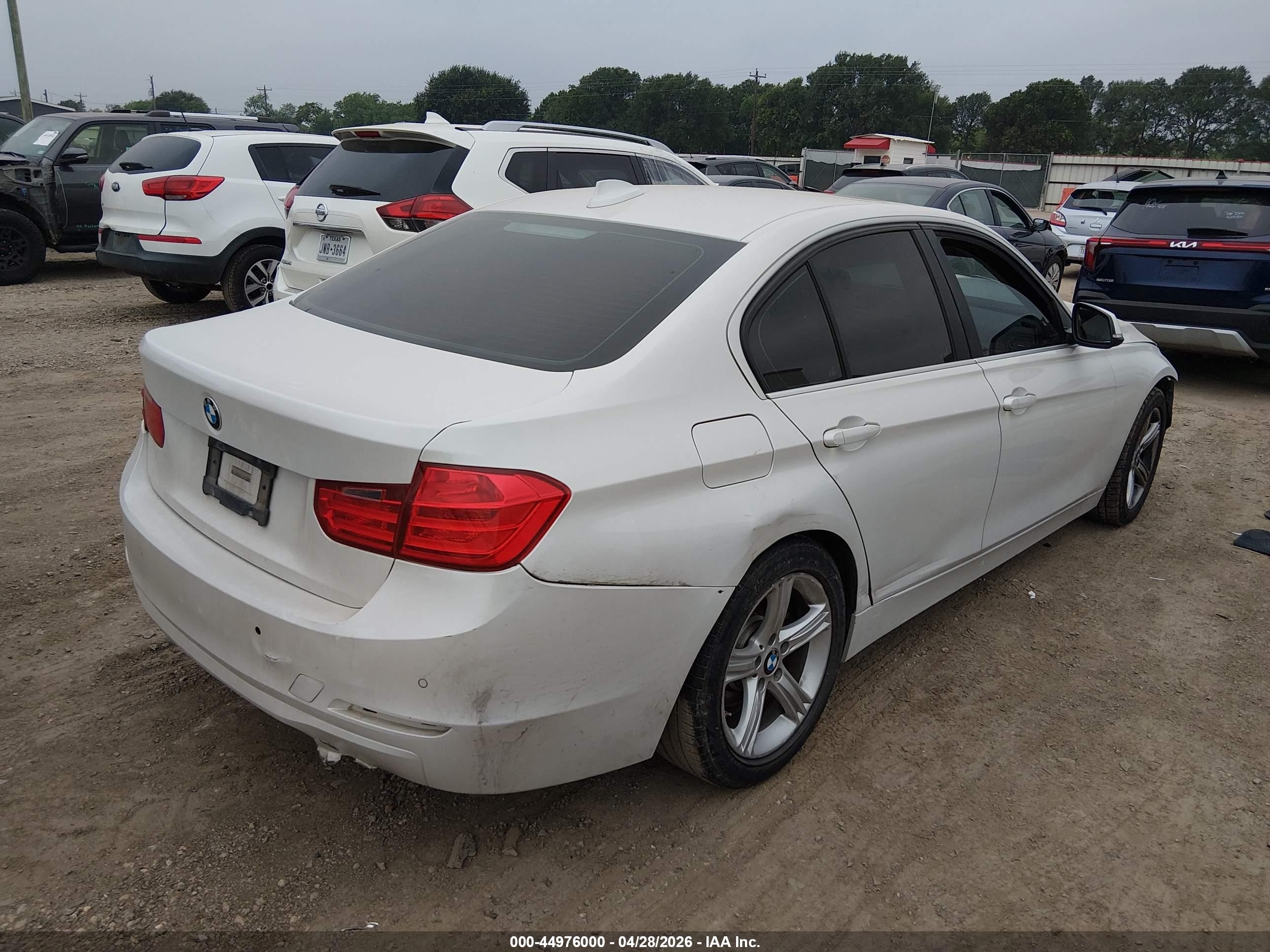 2015 BMW 328I VIN: WBA3A5G59FNP35285 Lot: 44976000